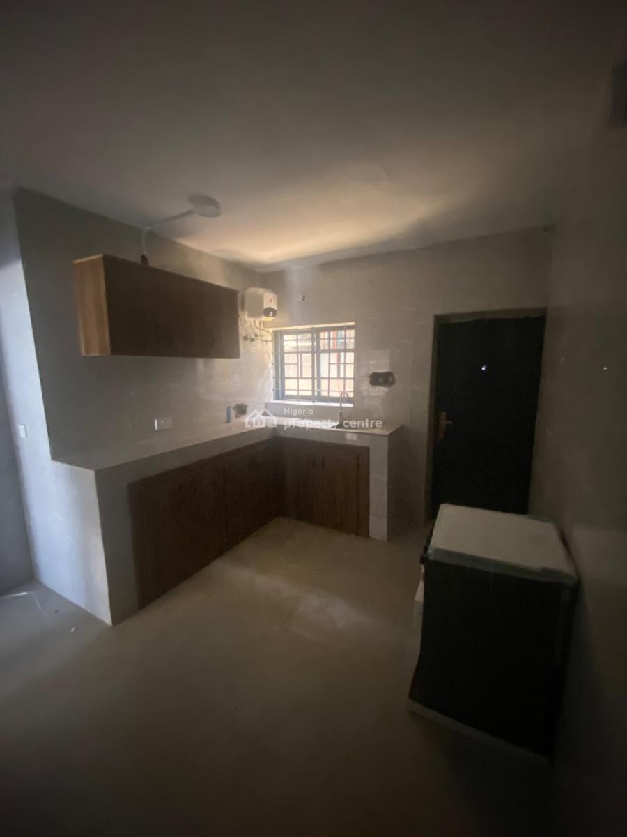 Serviced 3 Bedroom Flat, Behind Maryland Mall, Sunmola Street, Maryland, Lagos, Flat / Apartment for Rent