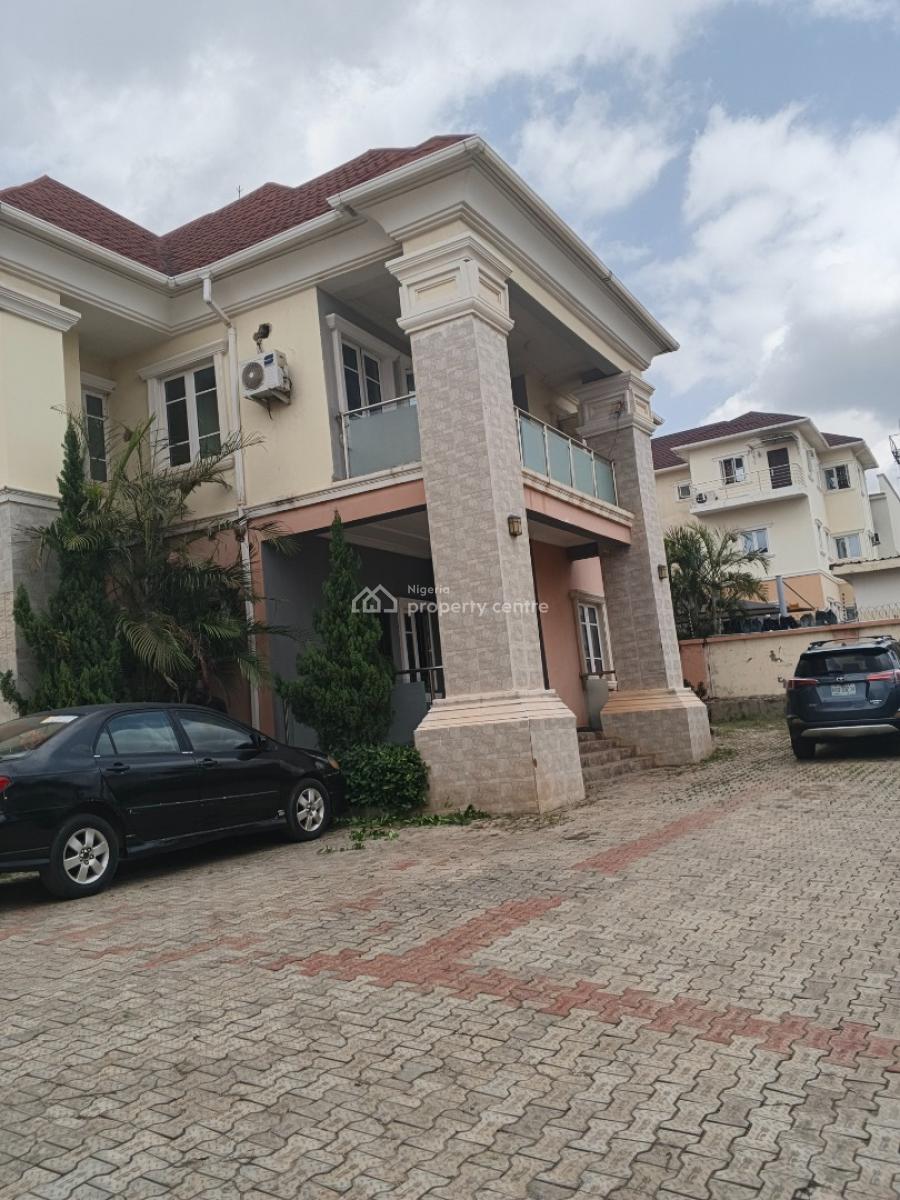 Well Renovated 3 Bedroom Apartment, Guzape District, Abuja, Flat / Apartment for Rent