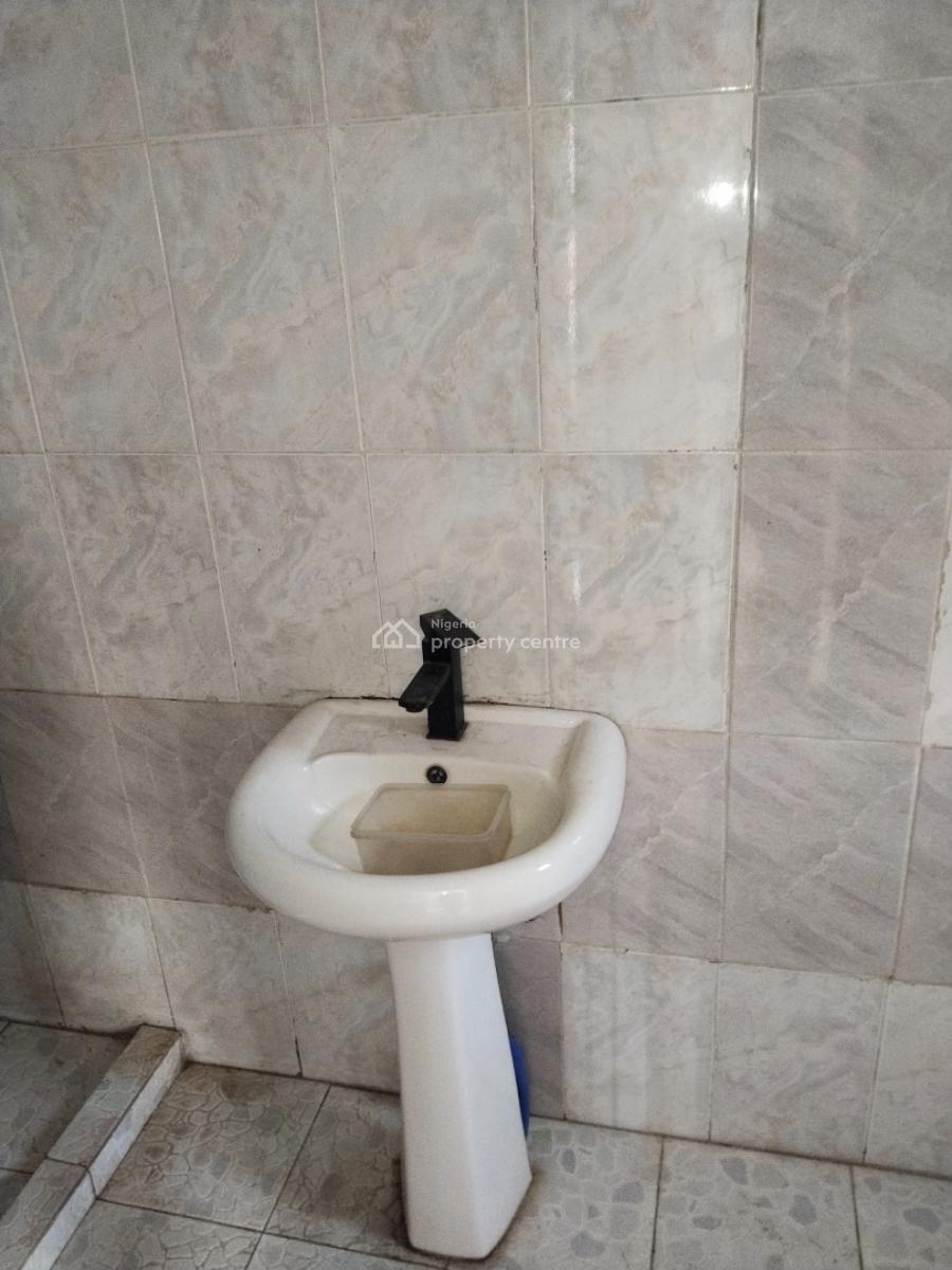Sharp 2 Bedroom Flat, Gra Phase 1, Magodo, Lagos, Flat / Apartment for Rent
