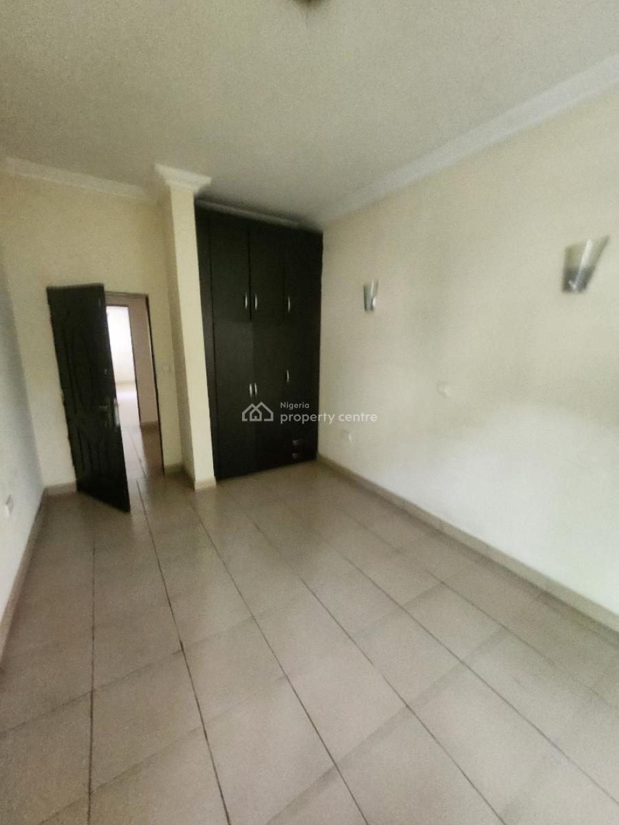Service 3bedroom Flat with Selfco Bq, 1st Floor, with Ac & Gen,tarred, Jabi Main( Tarred Rd, Jabi, Abuja, Flat / Apartment for Rent
