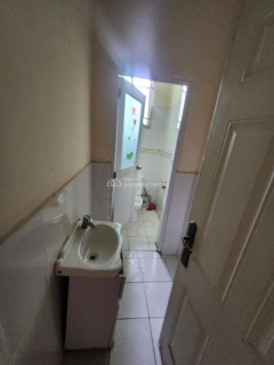 Service 3bedroom Flat with Selfco Bq, 1st Floor, with Ac & Gen,tarred, Jabi Main( Tarred Rd, Jabi, Abuja, Flat / Apartment for Rent