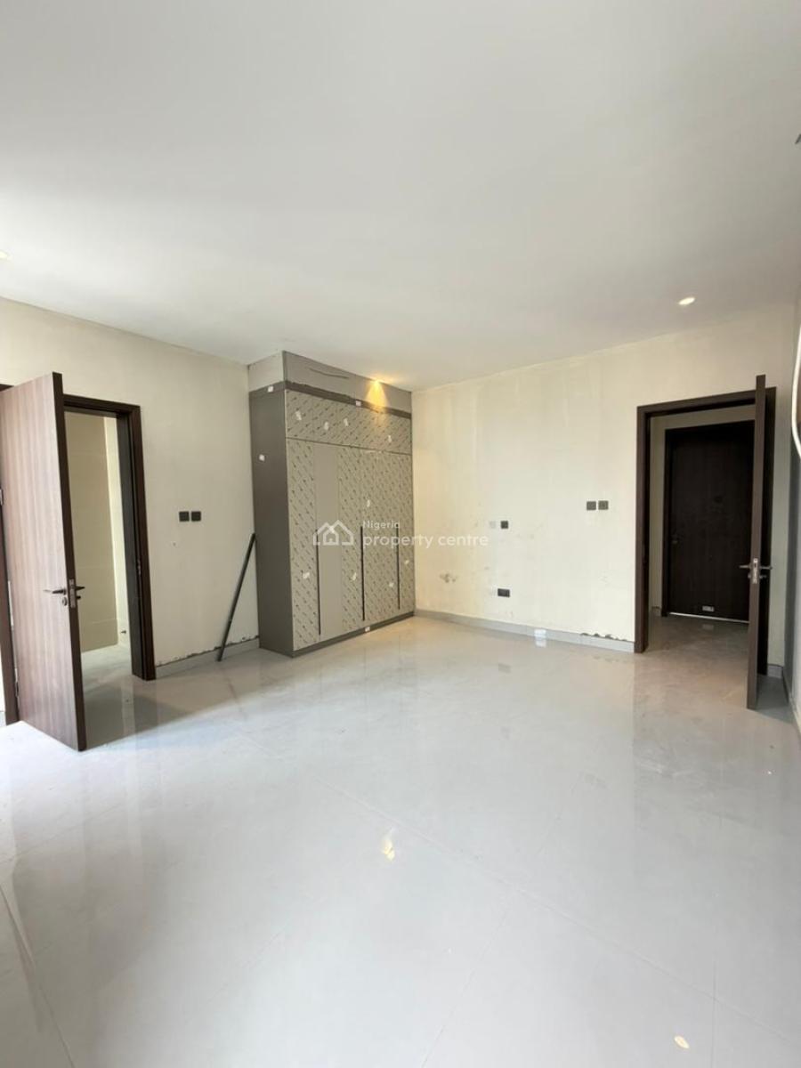 Spacious 2-bedroom Apartment with Elevator, Lekki Phase 1, Lekki, Lagos, Flat / Apartment for Sale