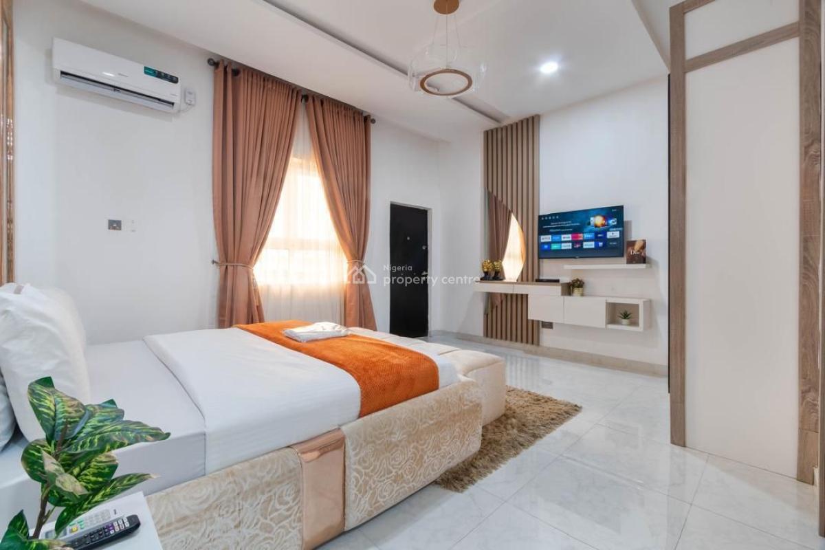 Nicely Furnished Three Bedroom Maisonette Penthouse in Lekki Phase 1, Lekki Phase 1, Lekki, Lagos, House Short Let