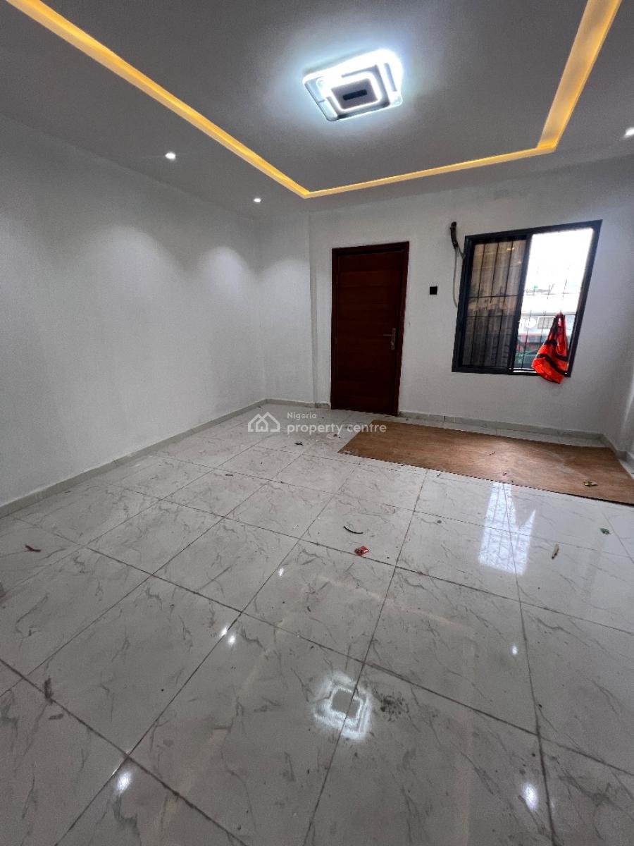 Newly Built 2bedroom Flat at Lekki Phase 1 All Rooms Are En-suite ., Off Bisola Durosinmi Etti Drive Lekki Phase 1, Lekki Phase 1, Lekki, Lagos, Flat / Apartment for Rent