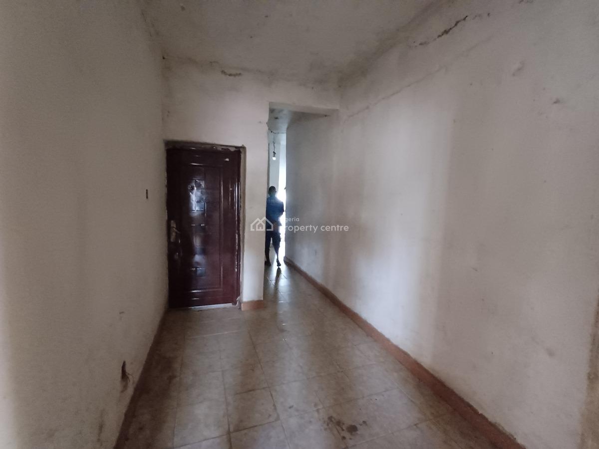 18 Rooms Guest House in a Prime Location, Zone 2, Wuse, Abuja, Hotel / Guest House for Rent