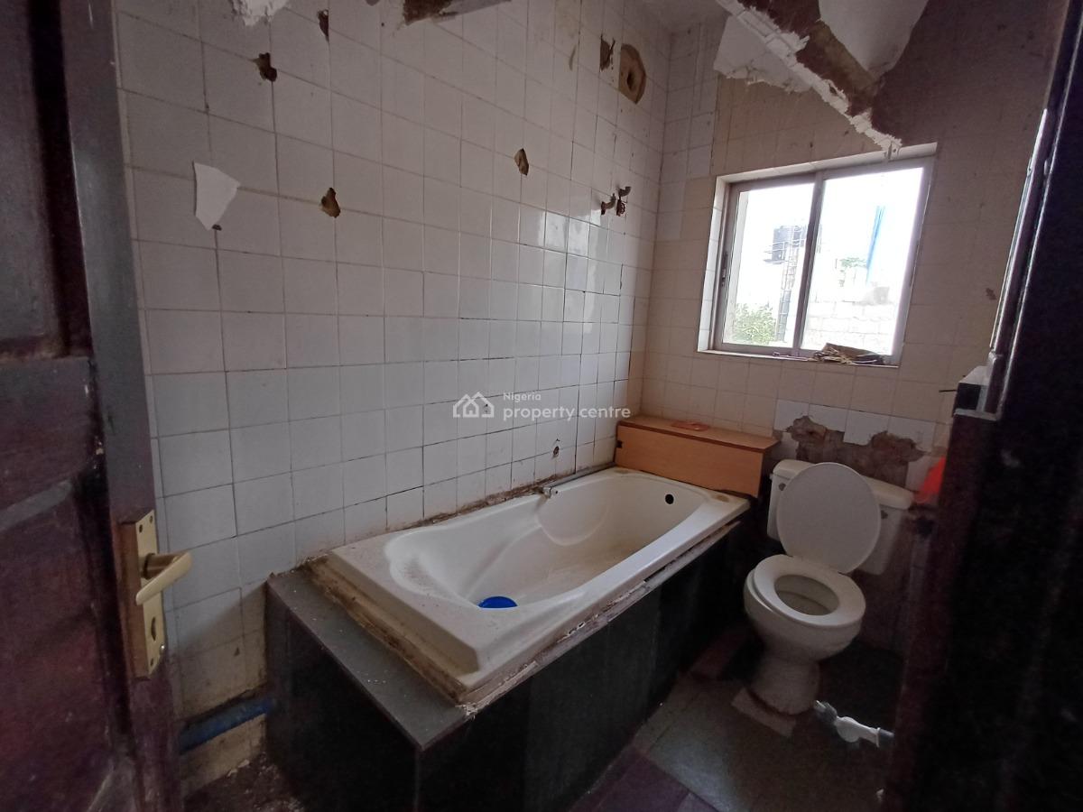 18 Rooms Guest House in a Prime Location, Zone 2, Wuse, Abuja, Hotel / Guest House for Rent