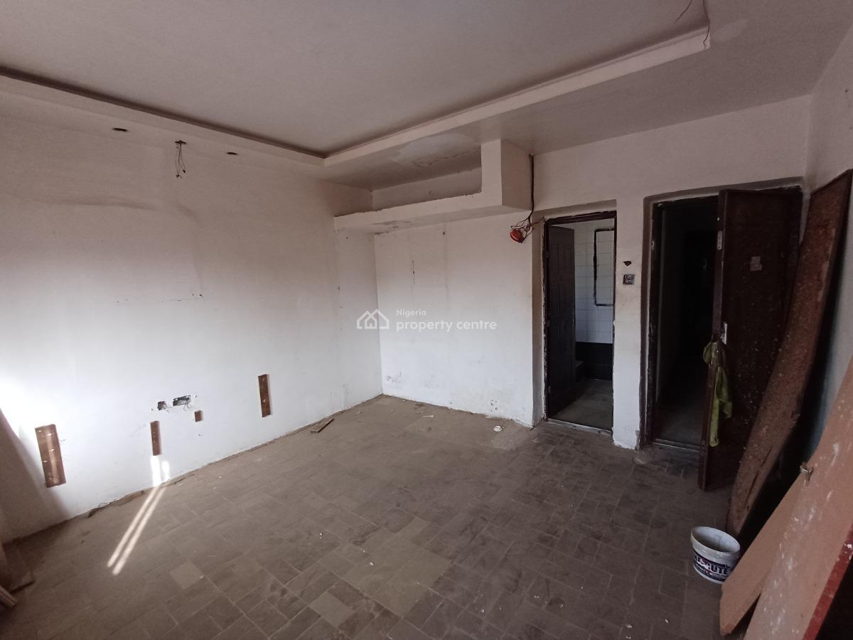 18 Rooms Guest House in a Prime Location, Zone 2, Wuse, Abuja, Hotel / Guest House for Rent