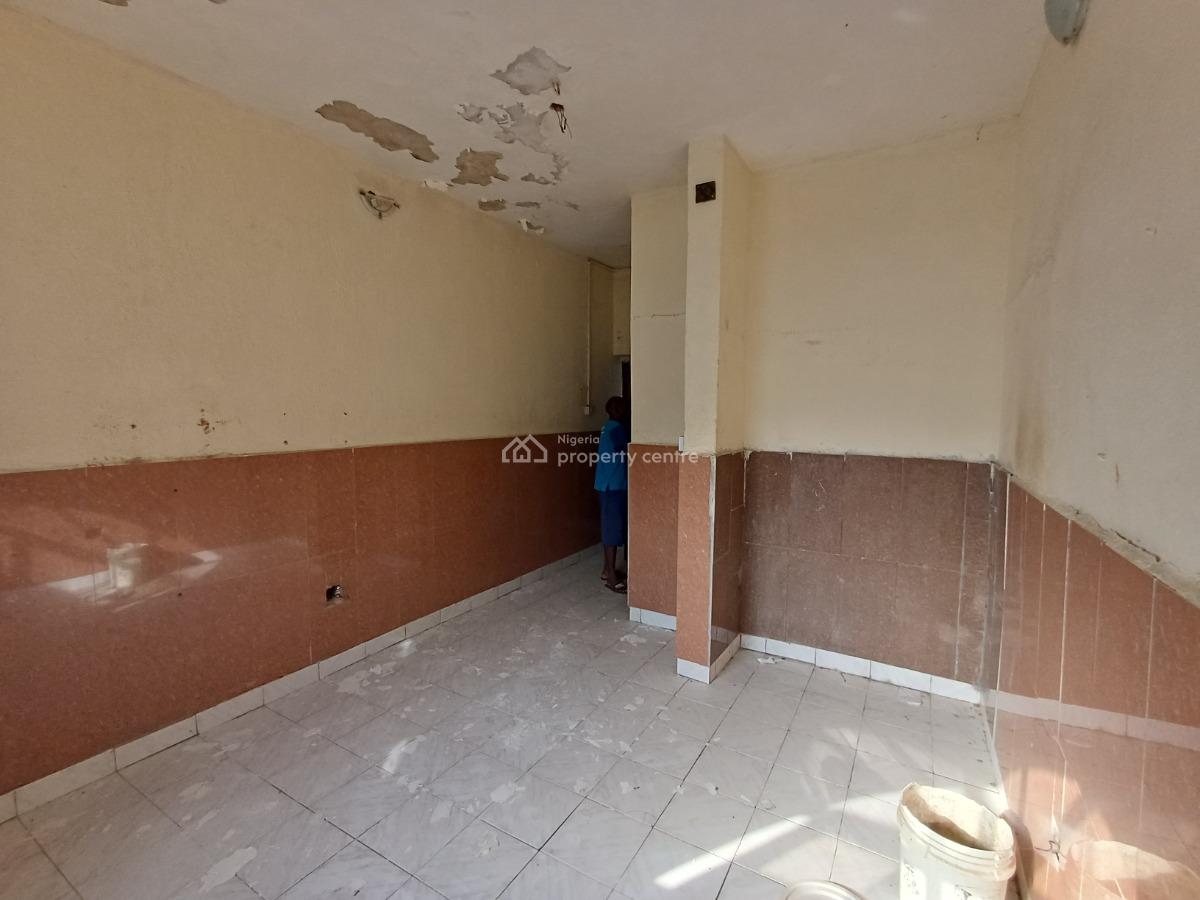 18 Rooms Guest House in a Prime Location, Zone 2, Wuse, Abuja, Hotel / Guest House for Rent