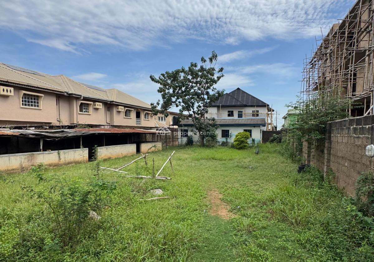 a 648sqm Plot with a Structure, Magodo Gra, Gra Phase 1, Magodo, Lagos, Residential Land for Sale
