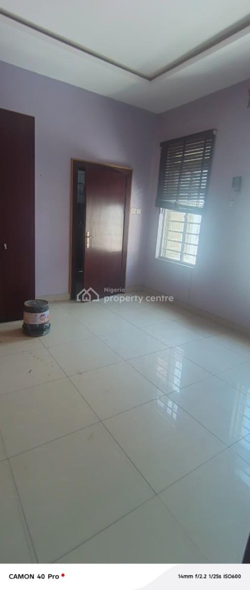Room Upstairs Shared Apartment in Chevron, Chevy View Estate, Lekki, Lagos, Self Contain (single Rooms) for Rent
