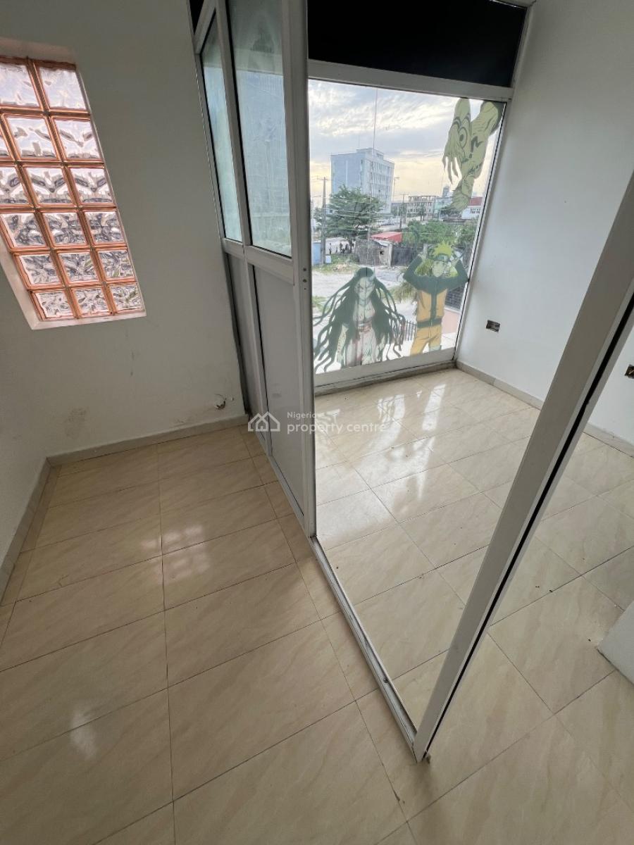 Well-positioned Shop/commercial Space Located in a Strategic Spot, Lekki Phase 1, Lekki, Lagos, Commercial Property for Rent