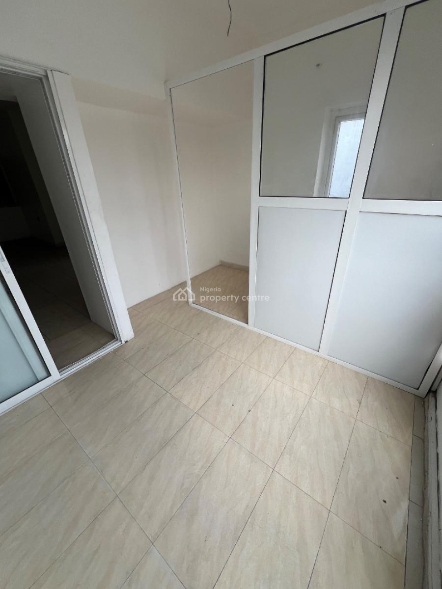 Well-positioned Shop/commercial Space Located in a Strategic Spot, Lekki Phase 1, Lekki, Lagos, Commercial Property for Rent