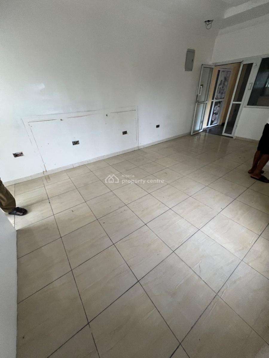 Well-positioned Shop/commercial Space Located in a Strategic Spot, Lekki Phase 1, Lekki, Lagos, Commercial Property for Rent