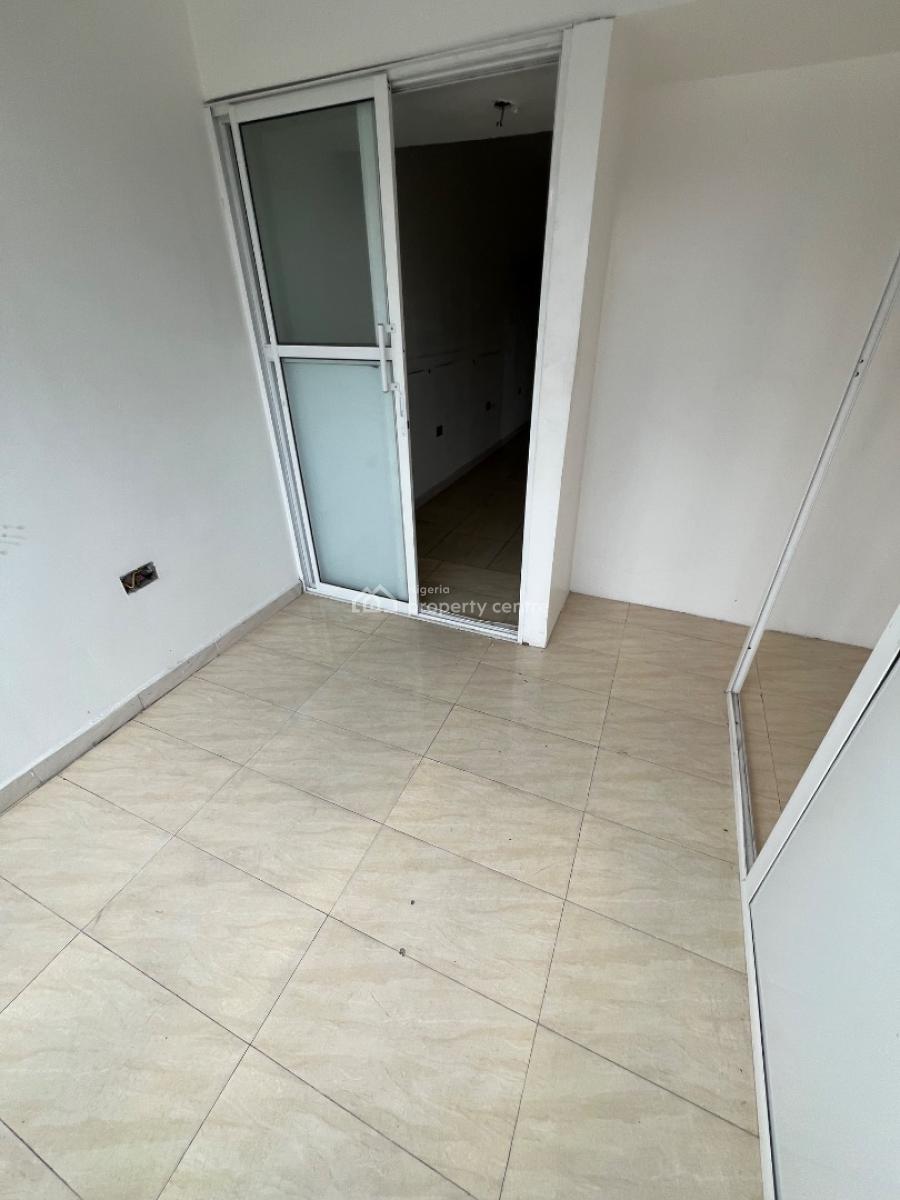 Well-positioned Shop/commercial Space Located in a Strategic Spot, Lekki Phase 1, Lekki, Lagos, Commercial Property for Rent