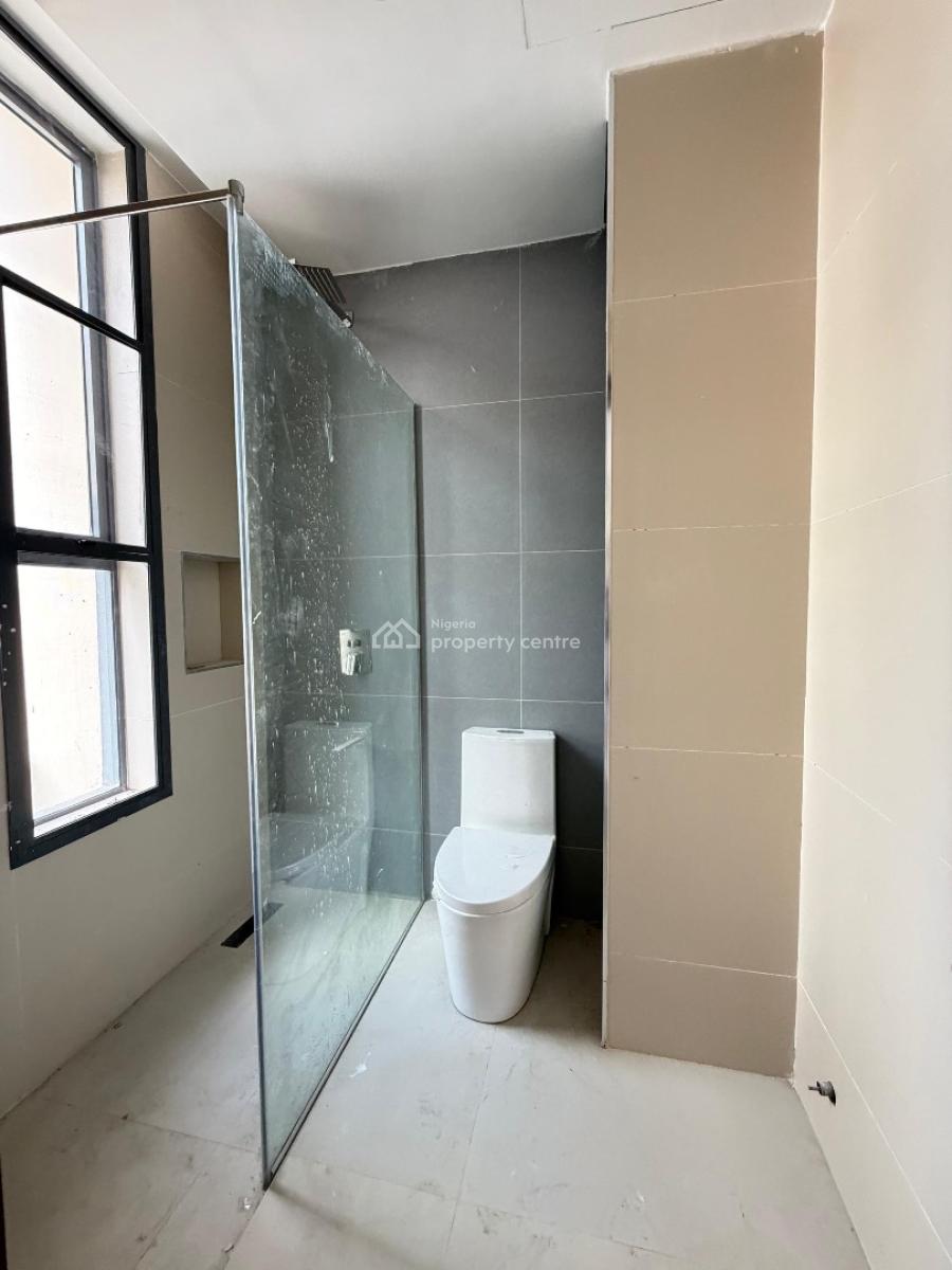 Spacious 2 Bedroom Decent Apartment, Lekki Phase 1, Lekki, Lagos, Flat / Apartment for Sale