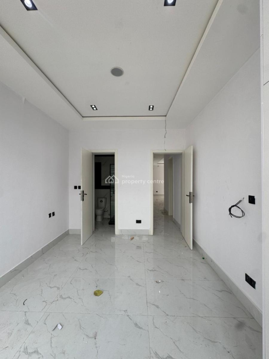 Affordable 2 Bedroom Apartment Within a Serene Environ, Lekki Phase 1, Lekki, Lagos, Flat / Apartment for Sale