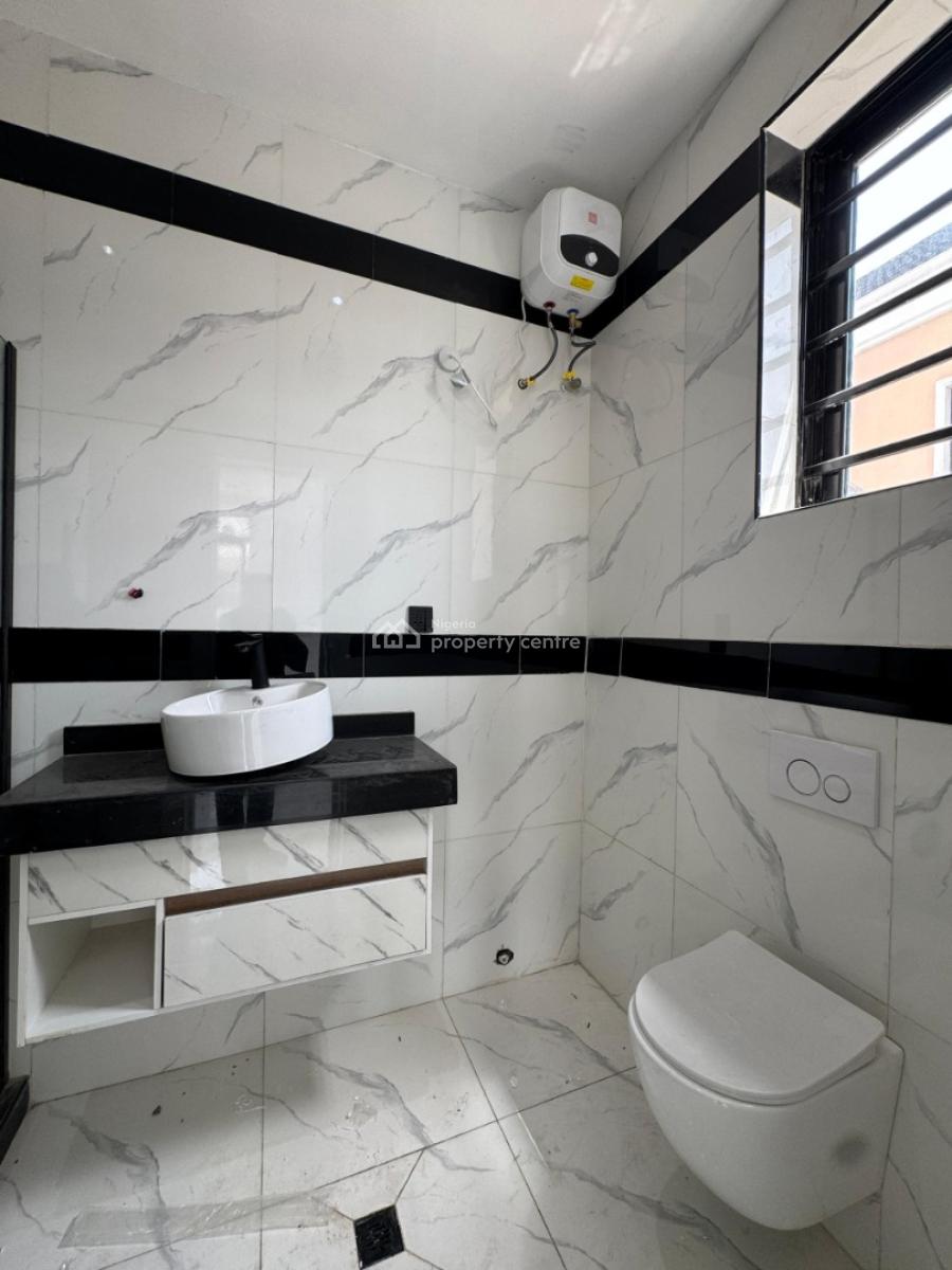 Affordable 2 Bedroom Apartment Within a Serene Environ, Lekki Phase 1, Lekki, Lagos, Flat / Apartment for Sale