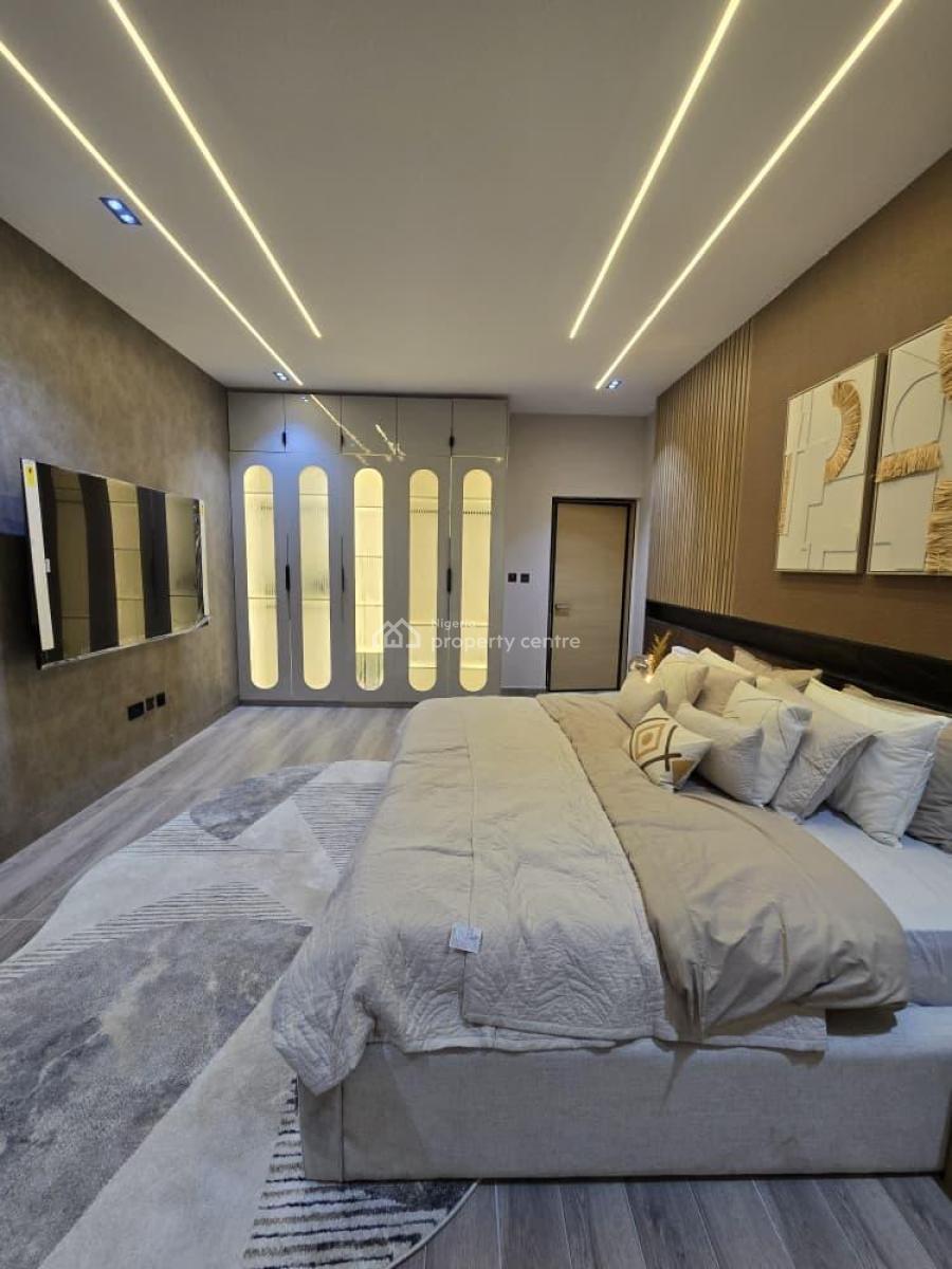 Spacious 2 Bedroom Apartment, Lekki Phase 1, Lekki, Lagos, Flat / Apartment for Sale