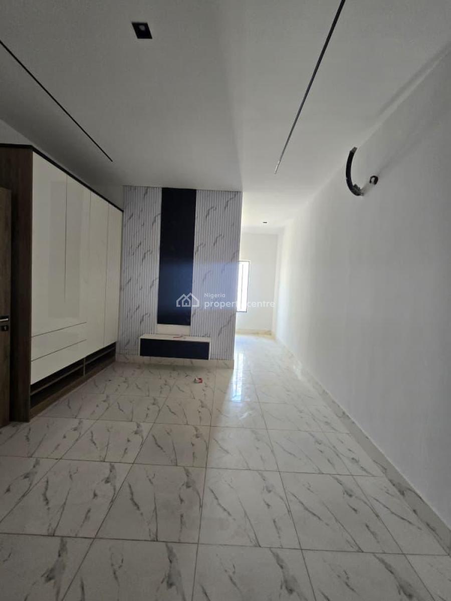 Spacious 1 Bedroom Apartment, Lekki Phase 1, Lekki, Lagos, Flat / Apartment for Sale