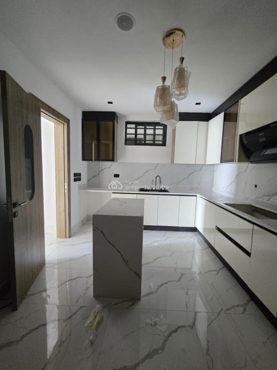 Spacious 1 Bedroom Apartment, Lekki Phase 1, Lekki, Lagos, Flat / Apartment for Sale