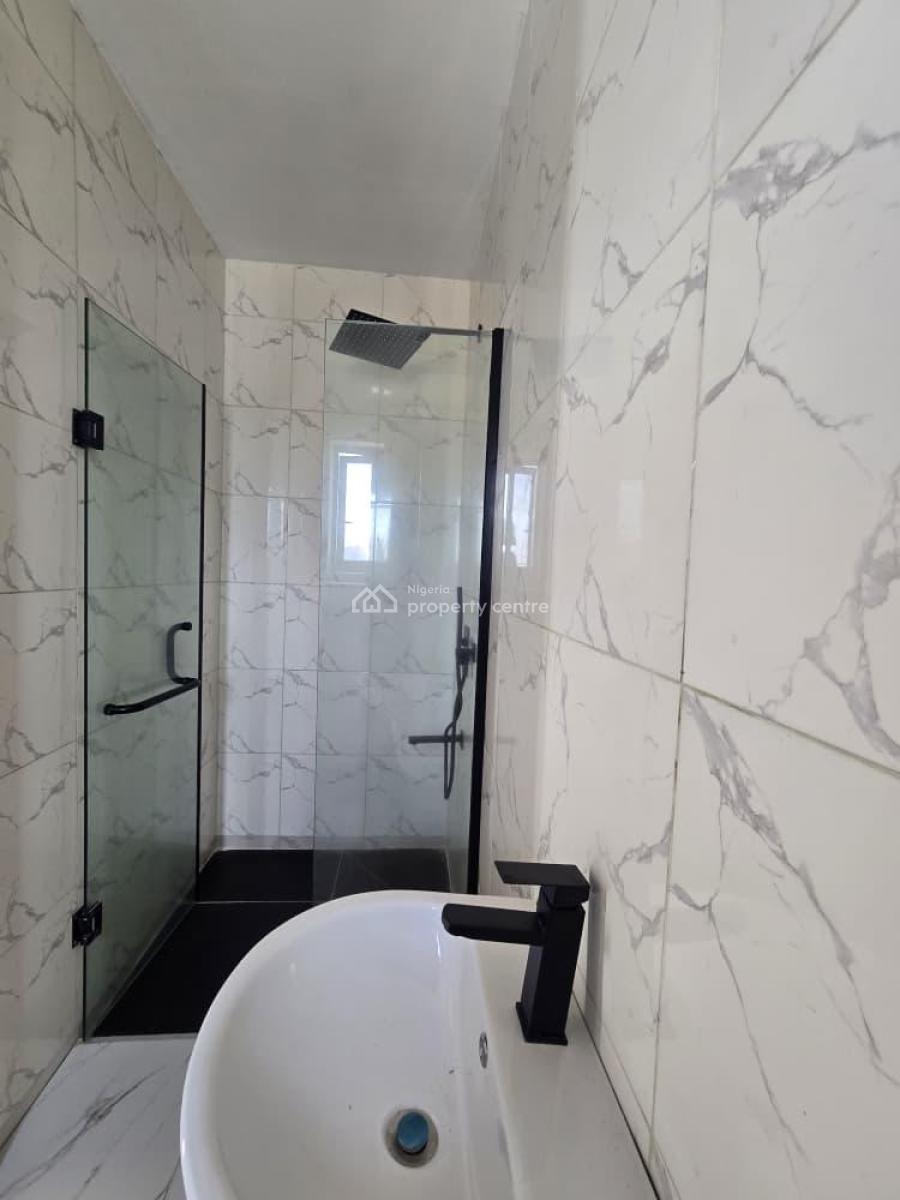 Spacious 1 Bedroom Apartment, Lekki Phase 1, Lekki, Lagos, Flat / Apartment for Sale