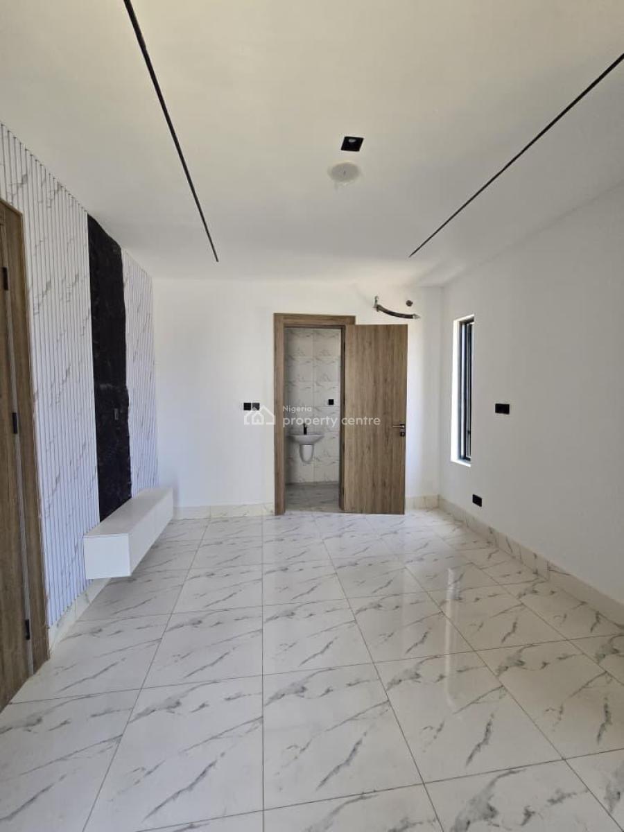 Spacious 1 Bedroom Apartment, Lekki Phase 1, Lekki, Lagos, Flat / Apartment for Sale