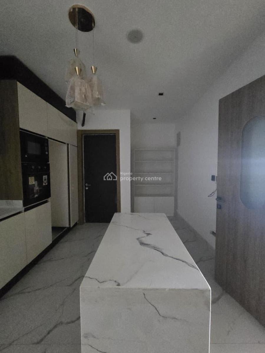 Spacious 1 Bedroom Apartment, Lekki Phase 1, Lekki, Lagos, Flat / Apartment for Sale