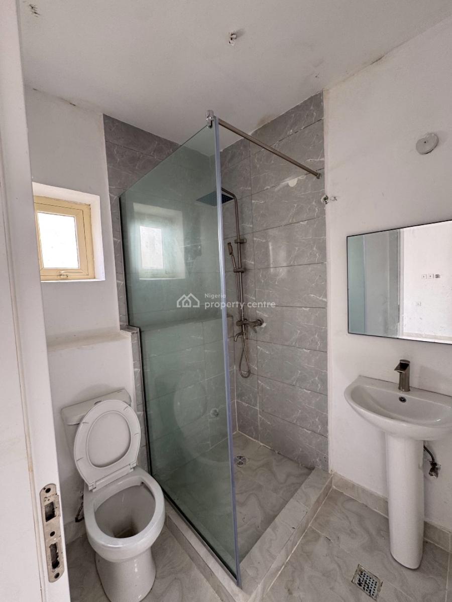 Well Secured 2 Bedroom Maisonette, Admiralty Way, Lekki Phase 1, Lekki, Lagos, Flat / Apartment for Rent