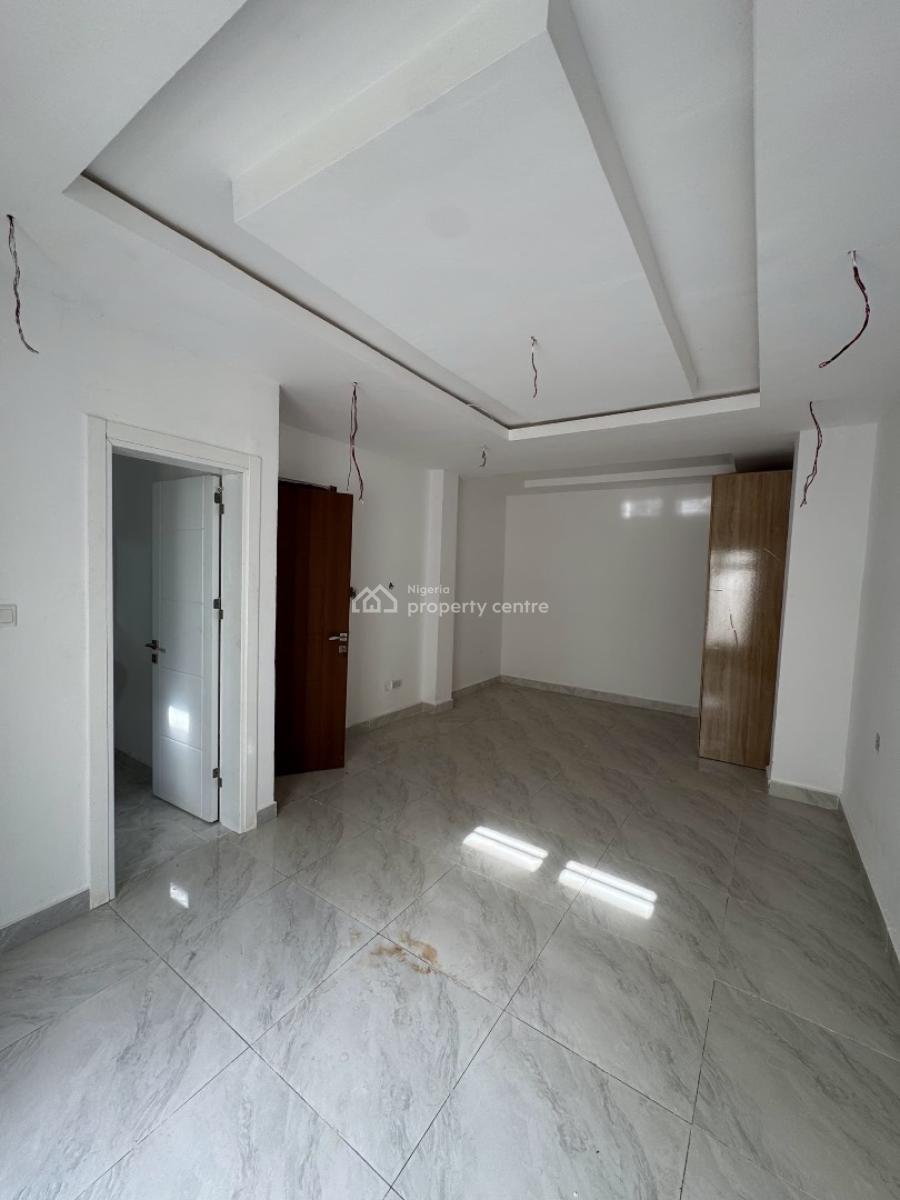 Well Secured 2 Bedroom Maisonette, Admiralty Way, Lekki Phase 1, Lekki, Lagos, Flat / Apartment for Rent