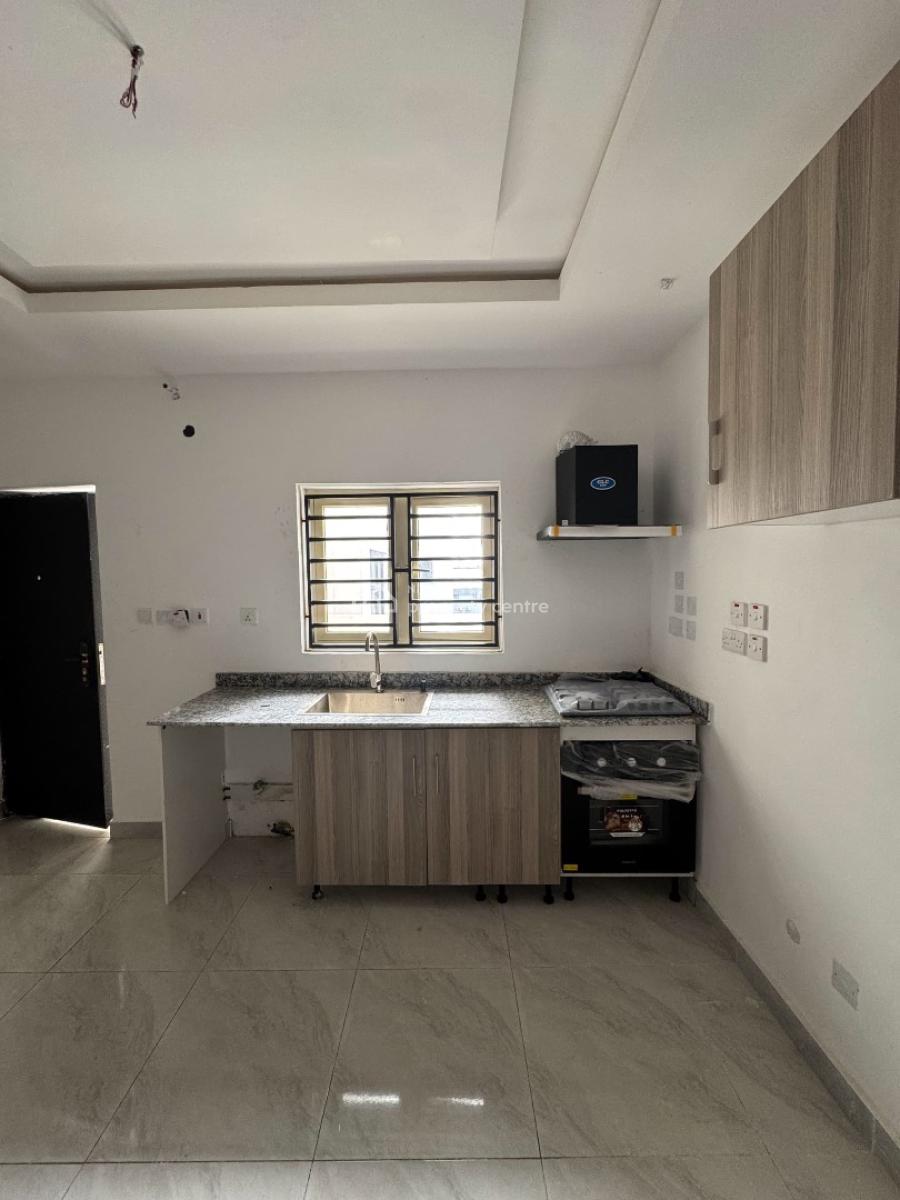 Well Secured 2 Bedroom Maisonette, Admiralty Way, Lekki Phase 1, Lekki, Lagos, Flat / Apartment for Rent