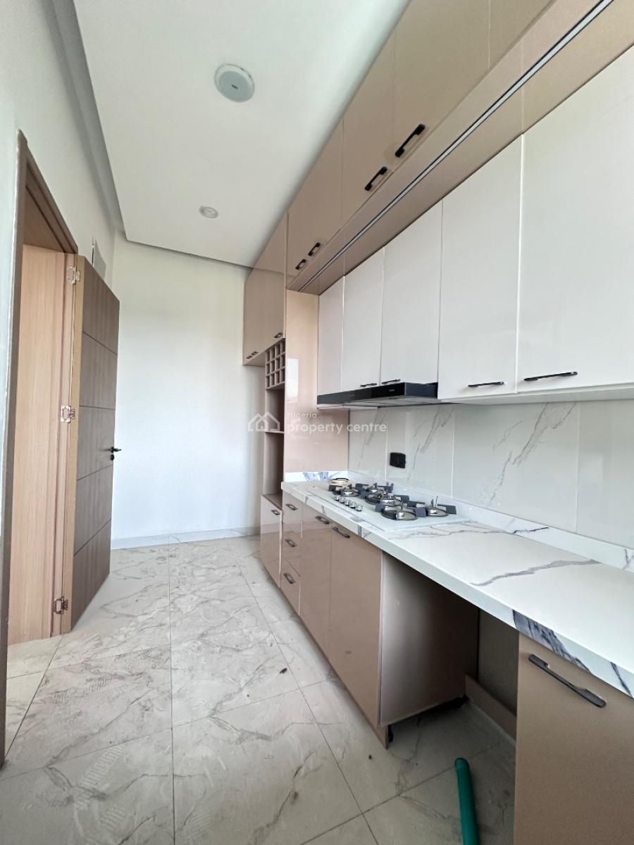 2  Bedroom Apartment with Pool  and Gym, Lekki Phase 1, Lekki, Lagos, Flat / Apartment for Rent