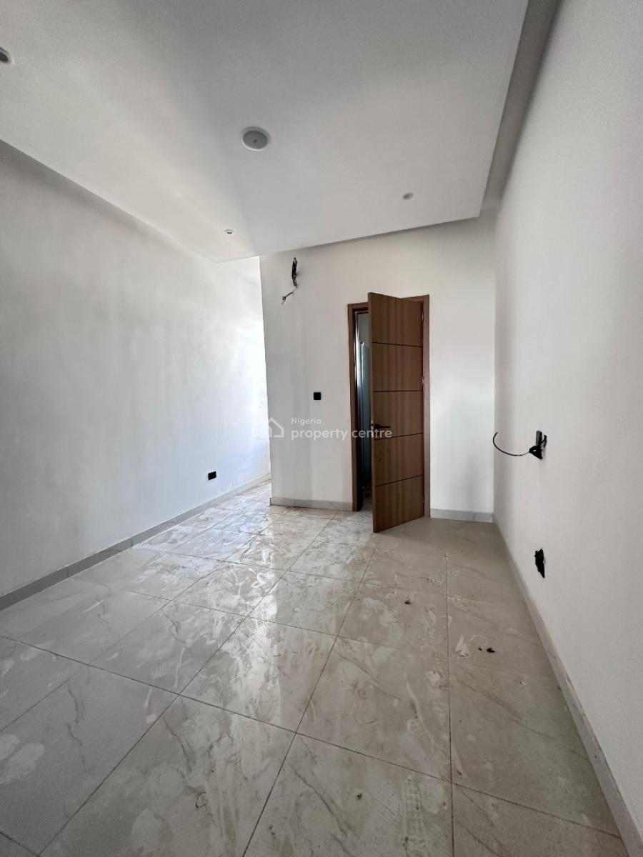2  Bedroom Apartment with Pool  and Gym, Lekki Phase 1, Lekki, Lagos, Flat / Apartment for Rent