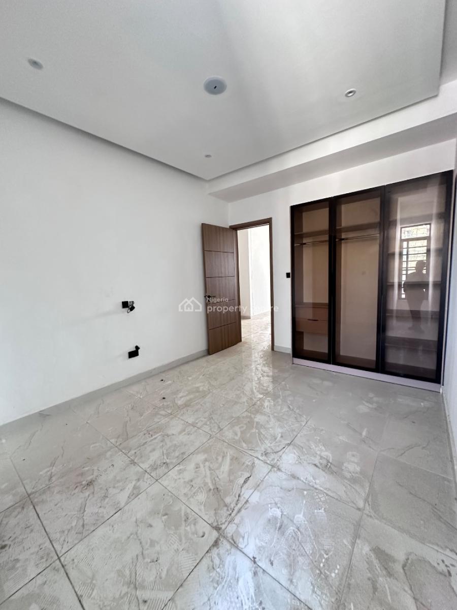 2  Bedroom Apartment with Pool  and Gym, Lekki Phase 1, Lekki, Lagos, Flat / Apartment for Rent