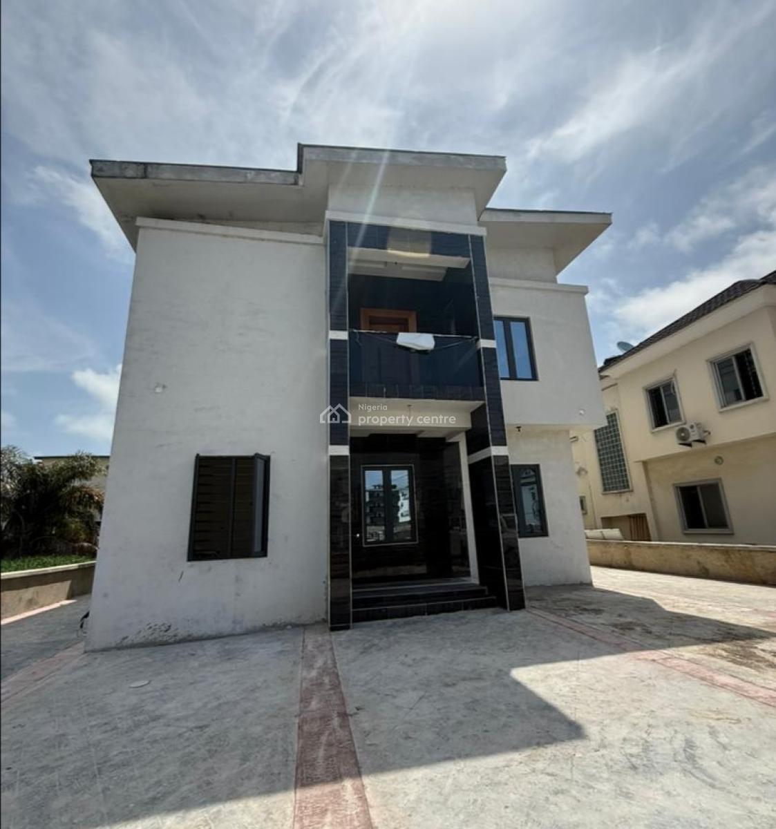 Massive and Spacious Property on 675sqm Land with 2 Room Bq, Orchid Road, Lekki, Lagos, Detached Duplex for Sale
