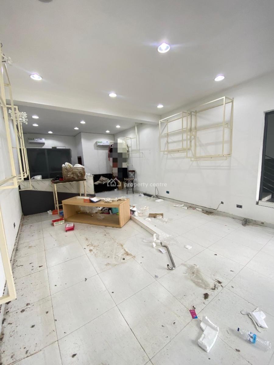 Beautiful Spacious Shop Space Available, Lekki Phase 1, Lekki, Lagos, Plaza / Complex / Mall for Rent