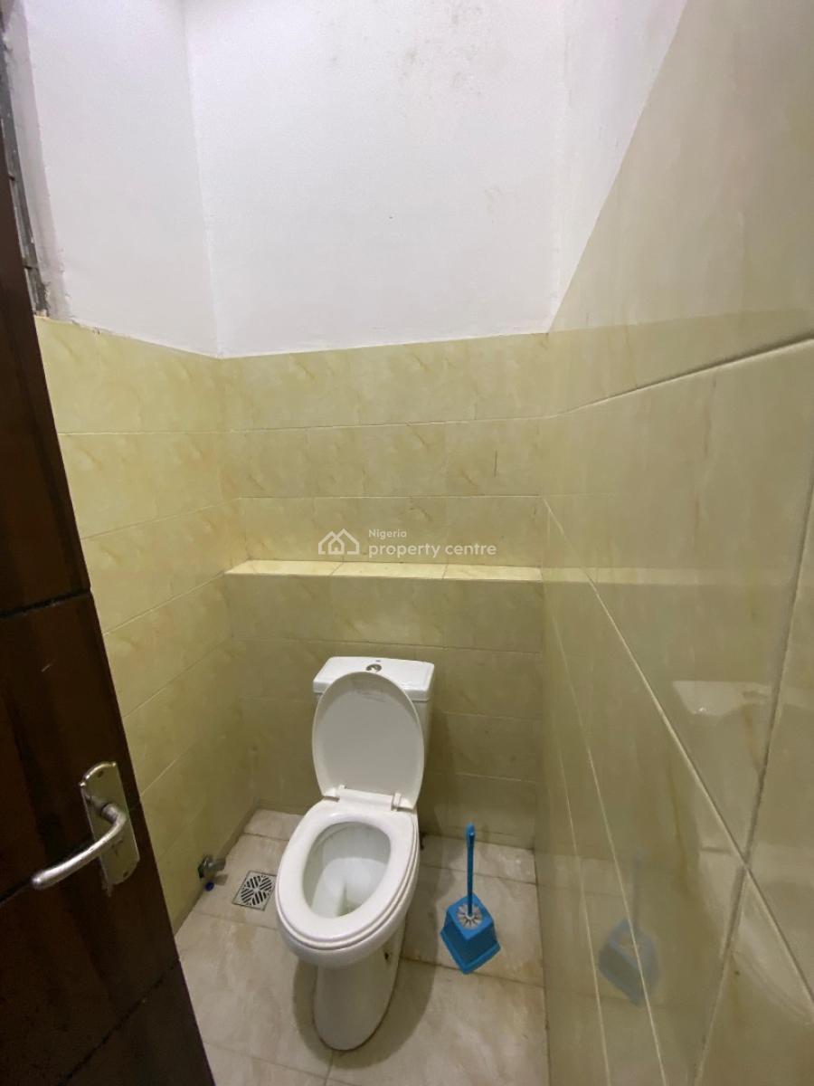 Beautiful Spacious Shop Space Available, Lekki Phase 1, Lekki, Lagos, Plaza / Complex / Mall for Rent