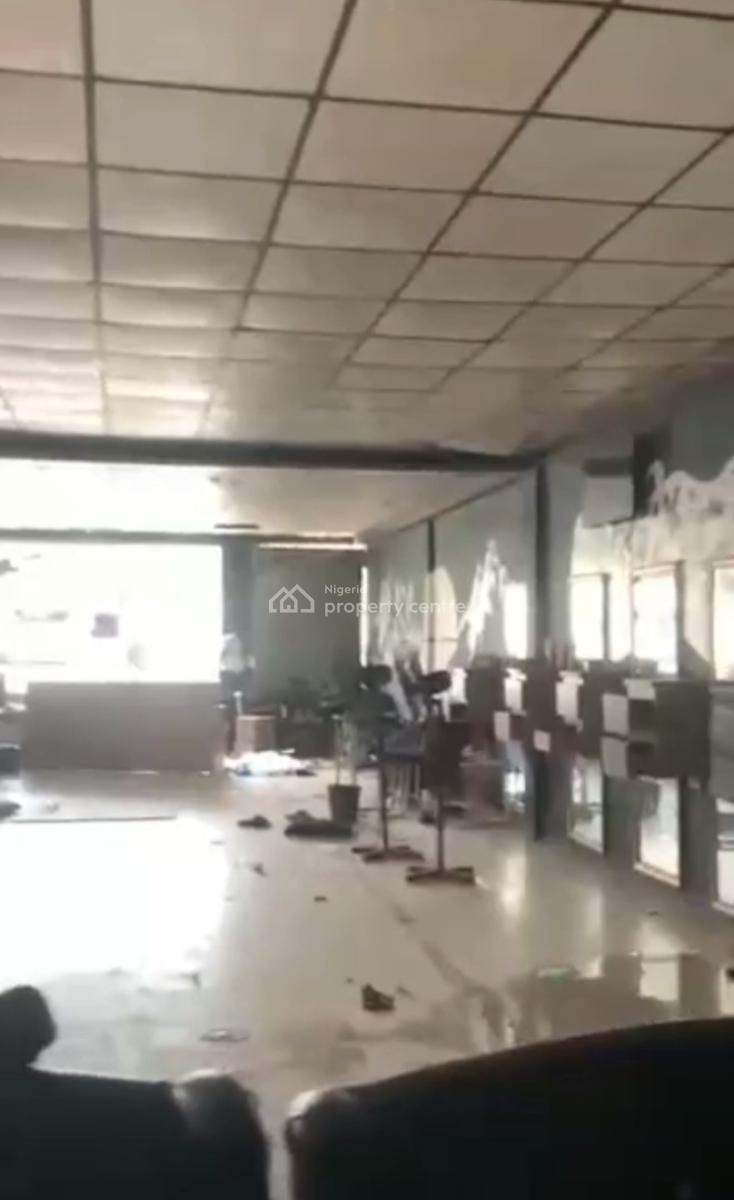 Massively Spacious Commercial Space with 3 Toilets, Abule Oja, Yaba, Lagos, Commercial Property for Rent