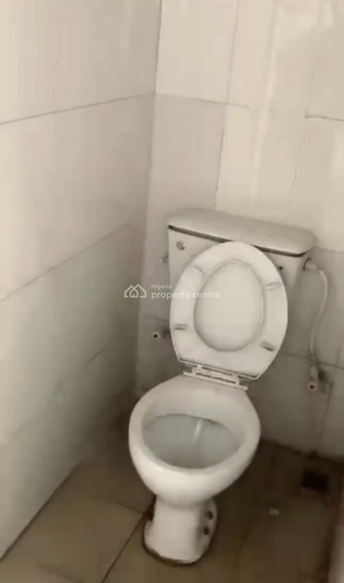 Massively Spacious Commercial Space with 3 Toilets, Abule Oja, Yaba, Lagos, Commercial Property for Rent