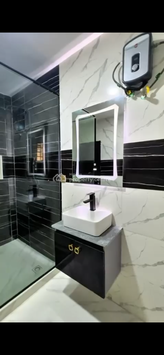 Spacious 2 Bedroom Apartment with Bq, Off Freedom Way, Lekki Phase 1, Lekki, Lagos, Flat / Apartment for Rent