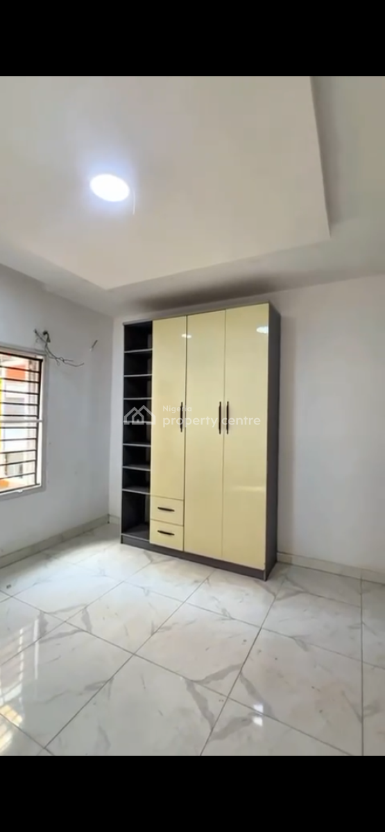 Spacious 2 Bedroom Apartment with Bq, Off Freedom Way, Lekki Phase 1, Lekki, Lagos, Flat / Apartment for Rent