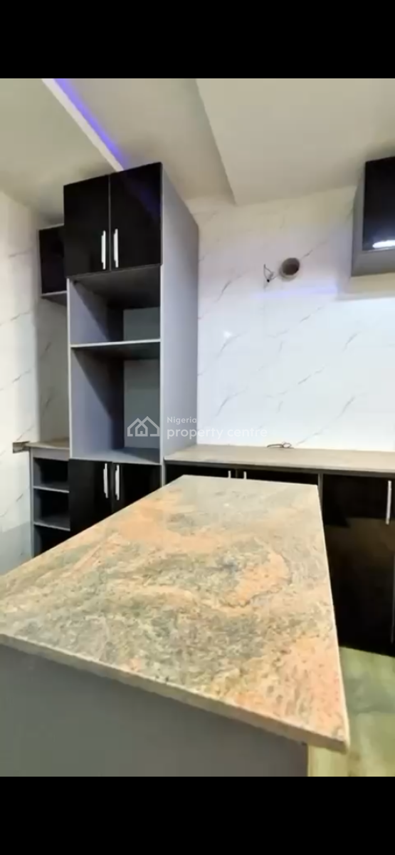Spacious 2 Bedroom Apartment with Bq, Off Freedom Way, Lekki Phase 1, Lekki, Lagos, Flat / Apartment for Rent
