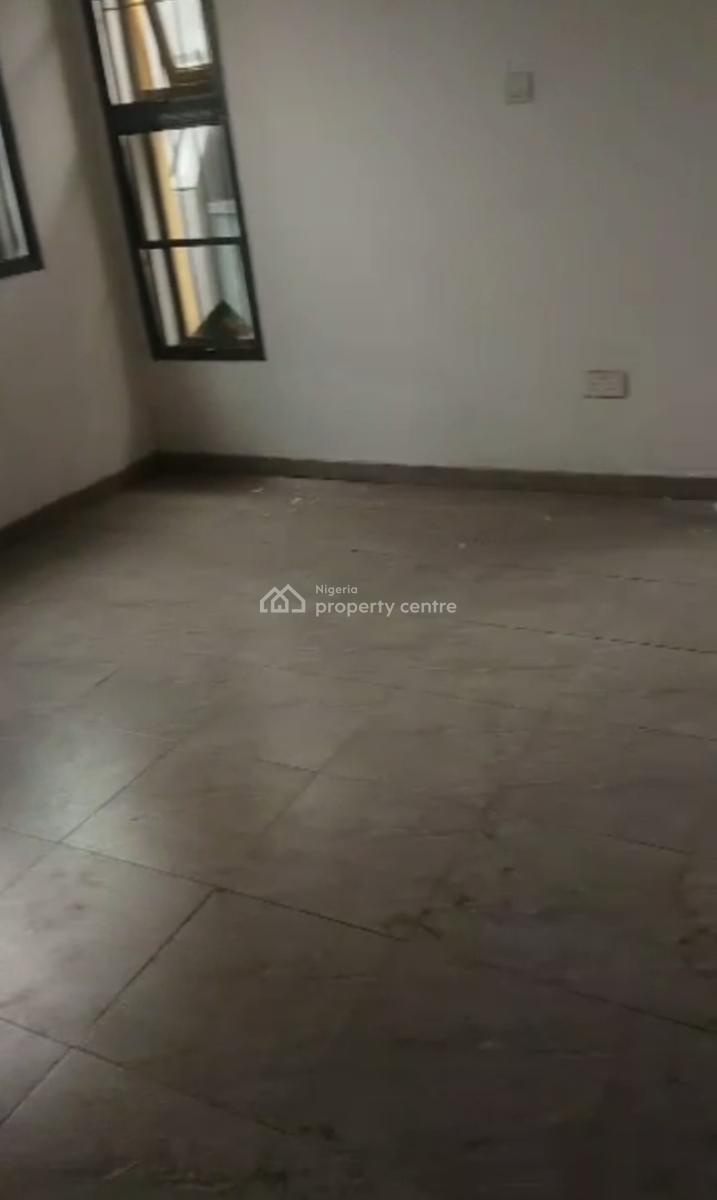 Standard Spacious 2 Bedroom Apartment, Off Babs Animashaun By Bode Thomas Junction, Surulere, Lagos, Flat / Apartment for Rent