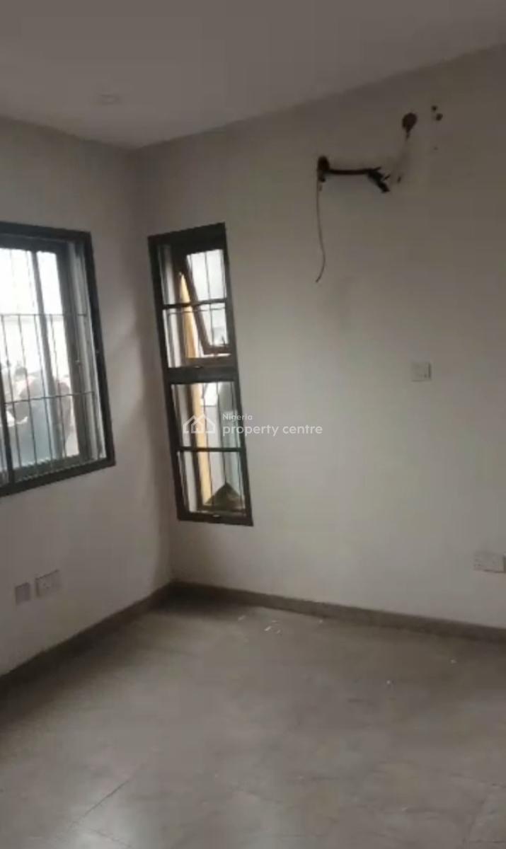 Standard Spacious 2 Bedroom Apartment, Off Babs Animashaun By Bode Thomas Junction, Surulere, Lagos, Flat / Apartment for Rent