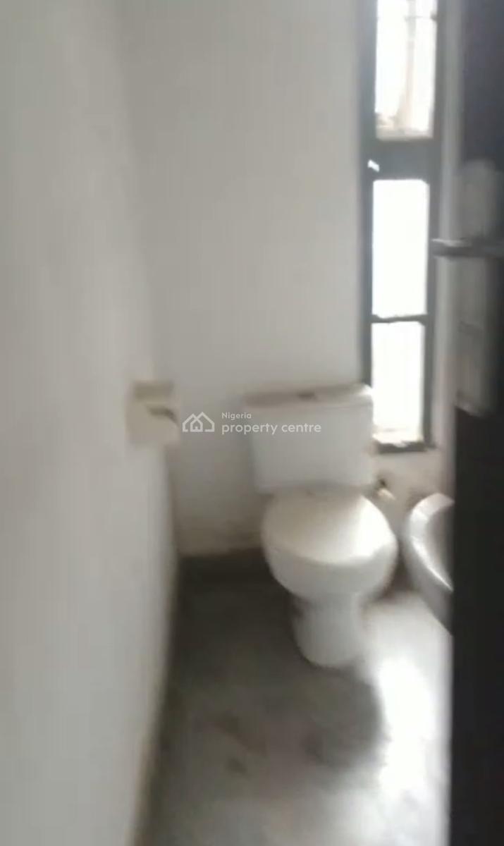 Standard Spacious 2 Bedroom Apartment, Off Babs Animashaun By Bode Thomas Junction, Surulere, Lagos, Flat / Apartment for Rent