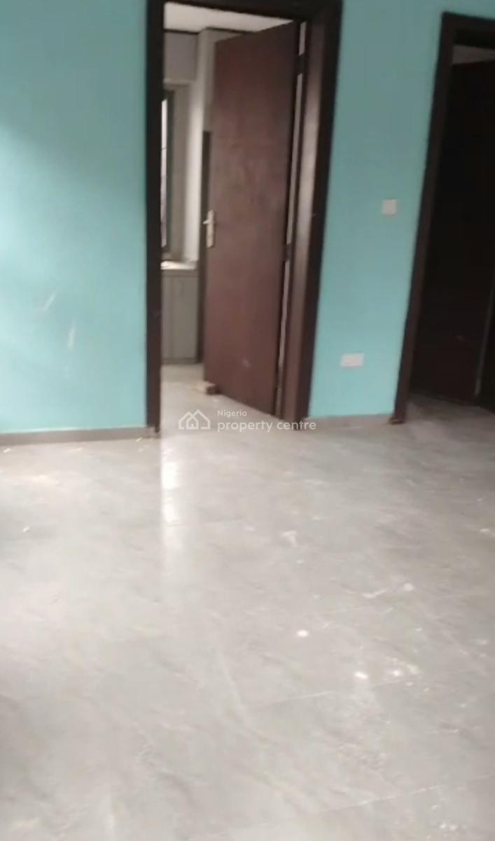 Standard Spacious 2 Bedroom Apartment, Off Babs Animashaun By Bode Thomas Junction, Surulere, Lagos, Flat / Apartment for Rent