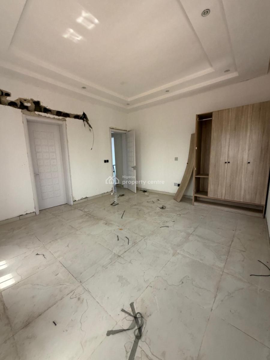 Spacious Luxury 3-bedroom Penthouse with Modern Features in a Serene E, Lekki Right Hand Side., Lekki Phase 1, Lekki, Lagos, Flat / Apartment for Rent