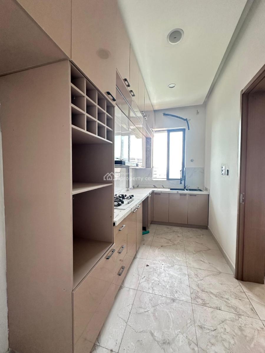 2 Bedroom Apartment with Pool &gym, Lekki Phase 1, Lekki, Lagos, Flat / Apartment for Rent