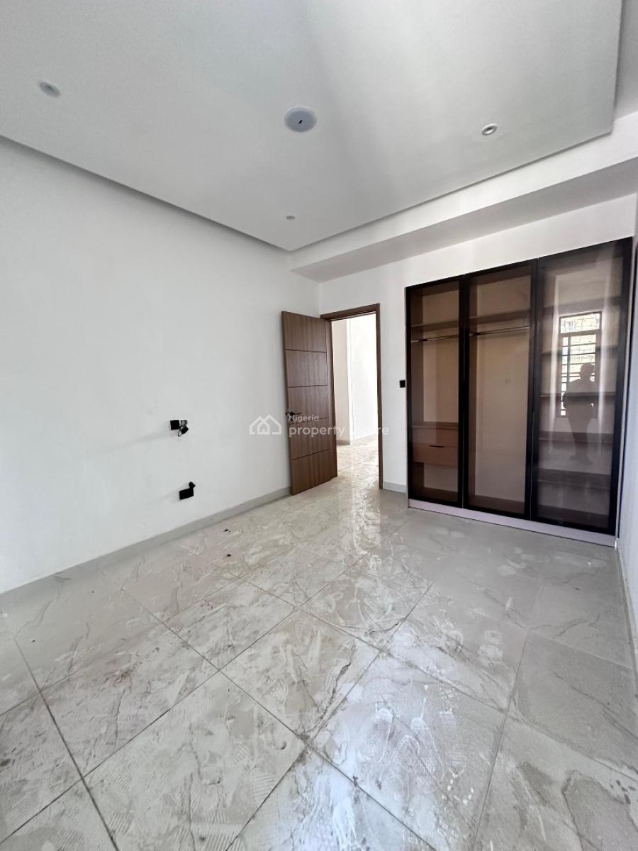 2 Bedroom Apartment with Pool &gym, Lekki Phase 1, Lekki, Lagos, Flat / Apartment for Rent