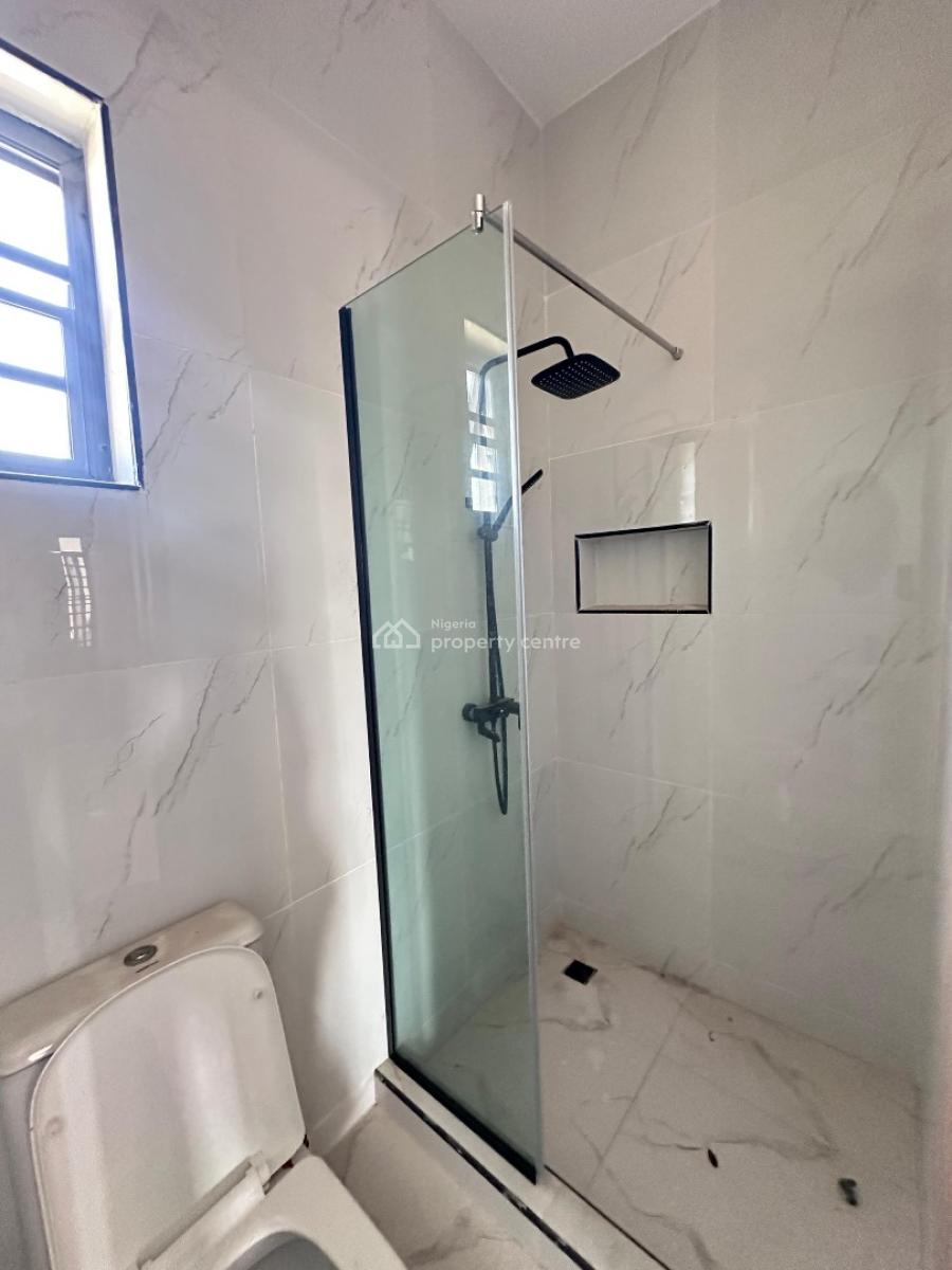 2 Bedroom Apartment with Pool &gym, Lekki Phase 1, Lekki, Lagos, Flat / Apartment for Rent