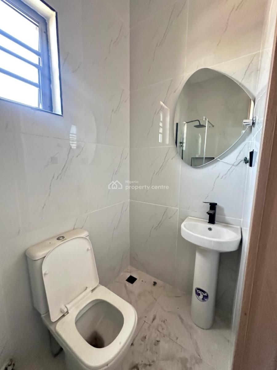 2 Bedroom Apartment with Pool &gym, Lekki Phase 1, Lekki, Lagos, Flat / Apartment for Rent
